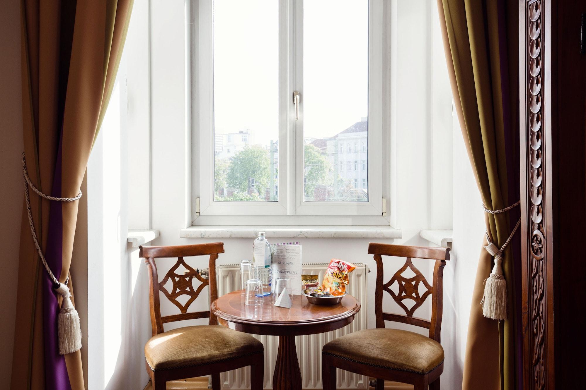 Boutique Donauwalzer Hotel 3*